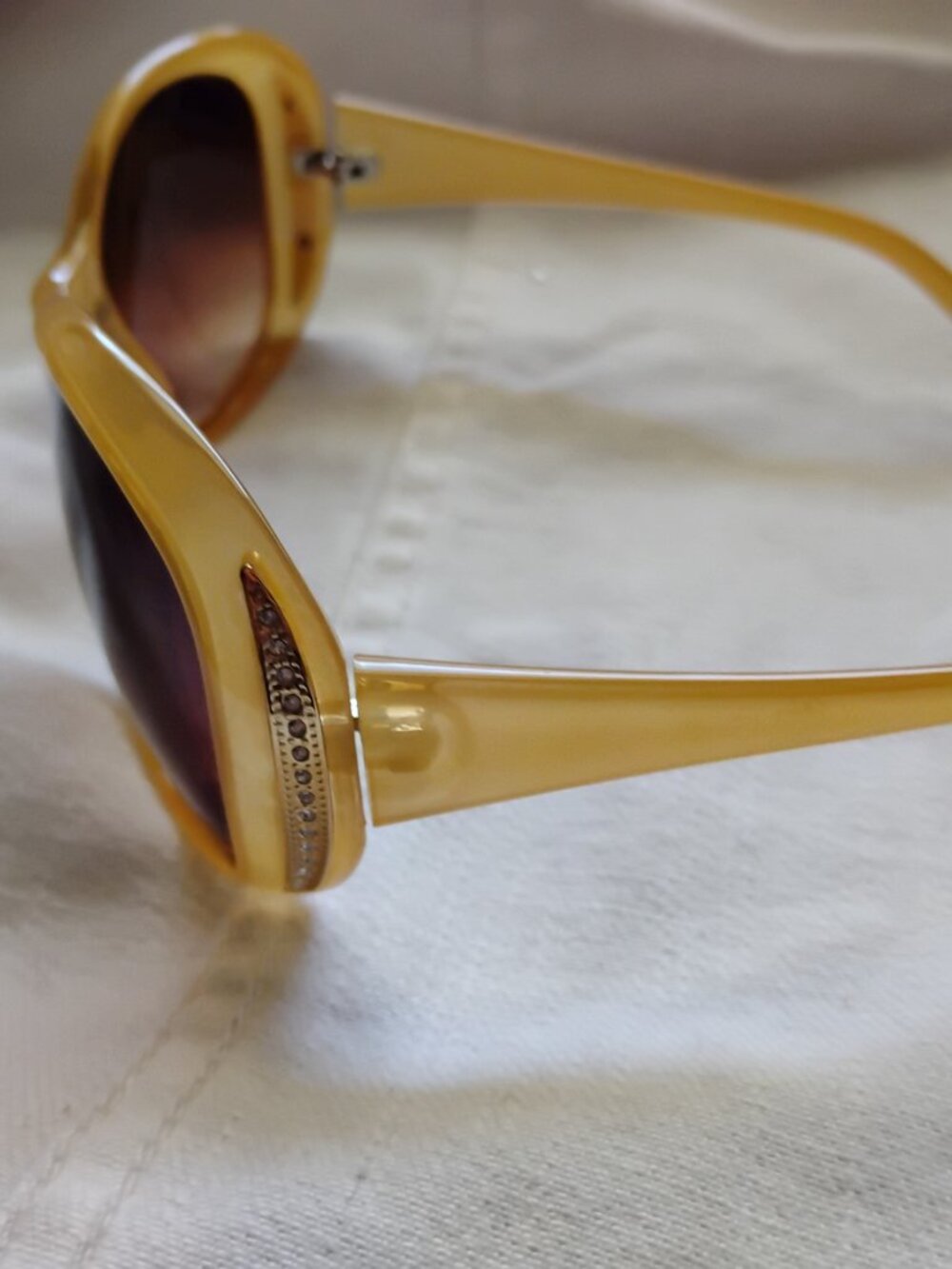 Beige Joan Rivers Sunglasses w. Case - Picture 5 of 8
